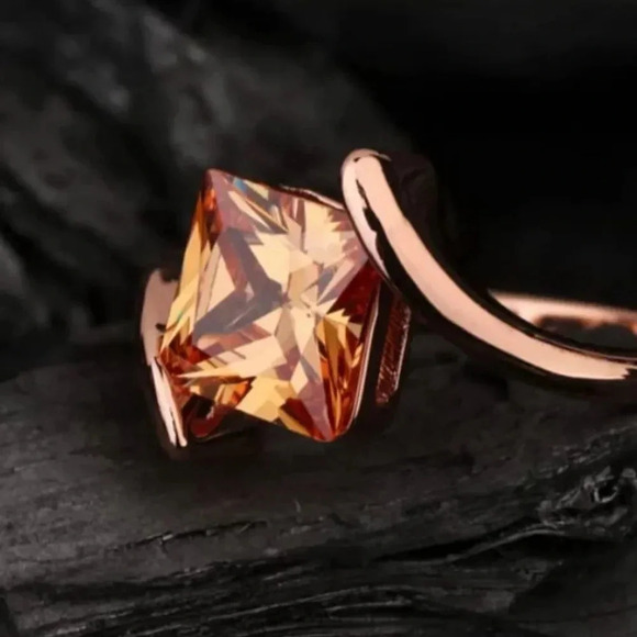 Elegant Rose Gold Plated Princess Cut Morganite Cocktail Ring size 5 - Picture 1 of 16